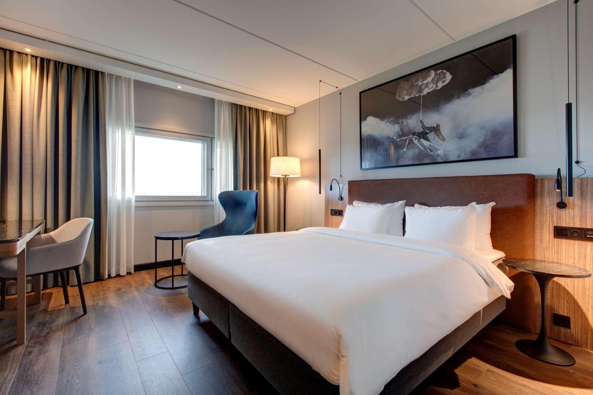 Superior Room with Airport View